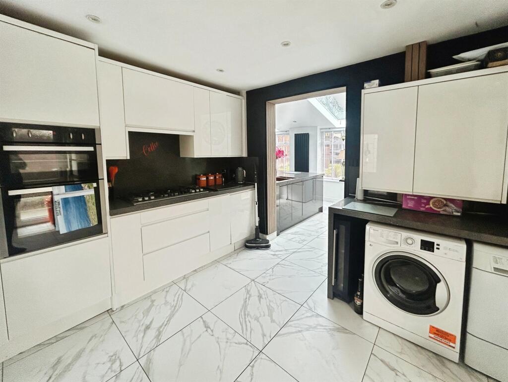 House in Leeds, West Yorkshire - View 2