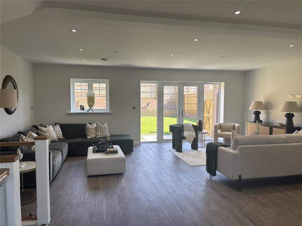 House in Stratfield Mortimer, Mortimer - More