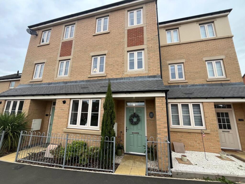 4-bed semi-detached on Whitworth Park Drive, Elba Park, Houghton Le Spring, DH4, £235,000