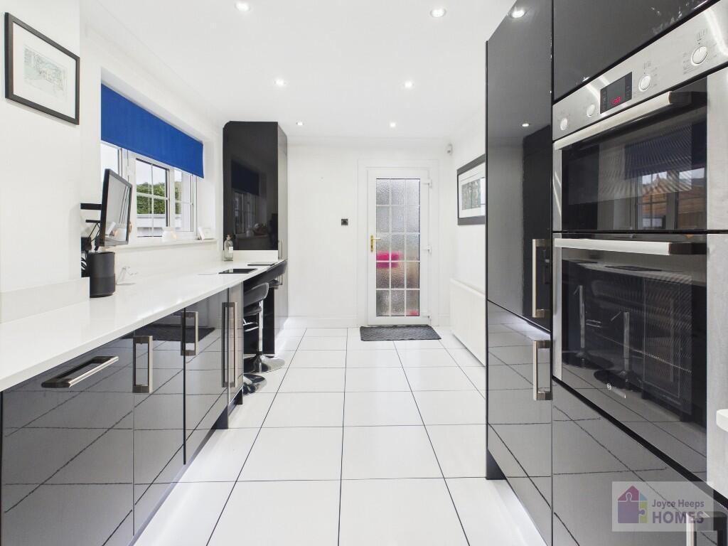House in Thorntonhall, Bogton, Mossneuk - More