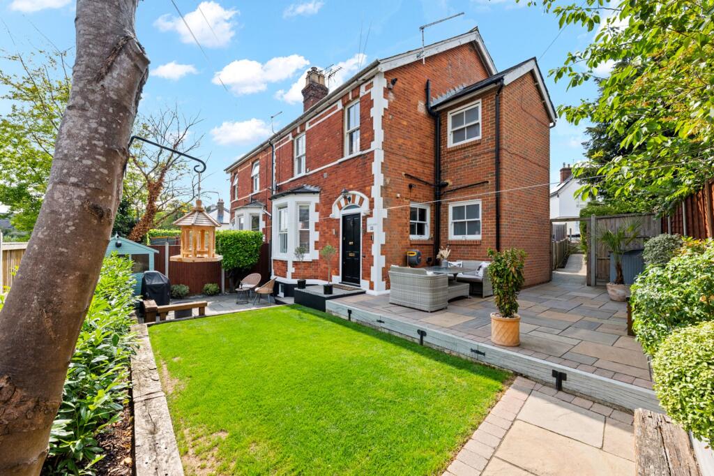 Apartment in Reigate and Banstead, Surrey - View 2