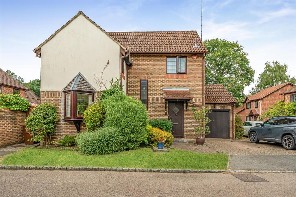 Main image of property: Heather Close, Finchampstead, Berkshire, RG40 4PX