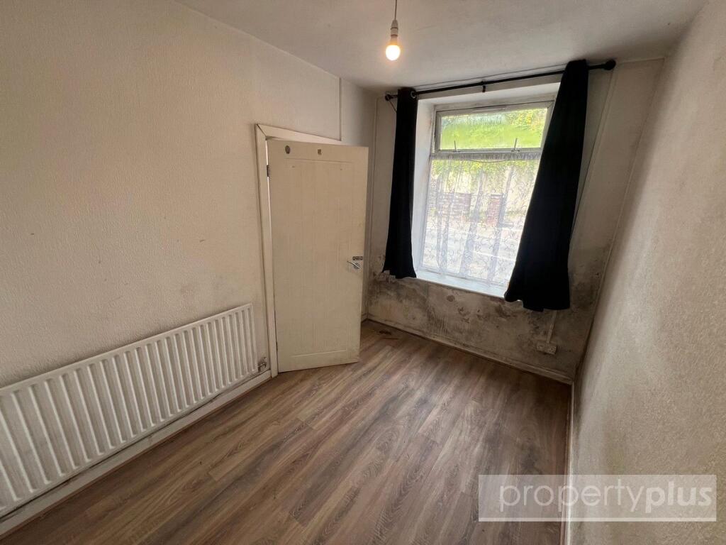 House in Rhondda Cynon Taff, Pen-y-graig - More
