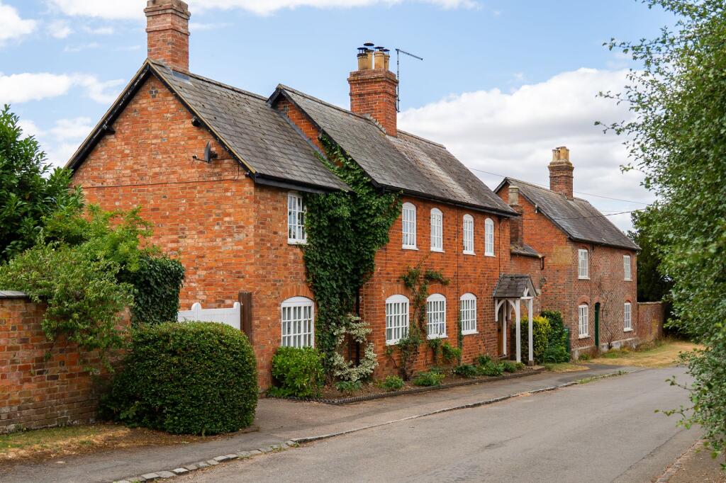 Main image of property: Summer Cottage, Berkeley Street, Sibbertoft, LE16 9UF