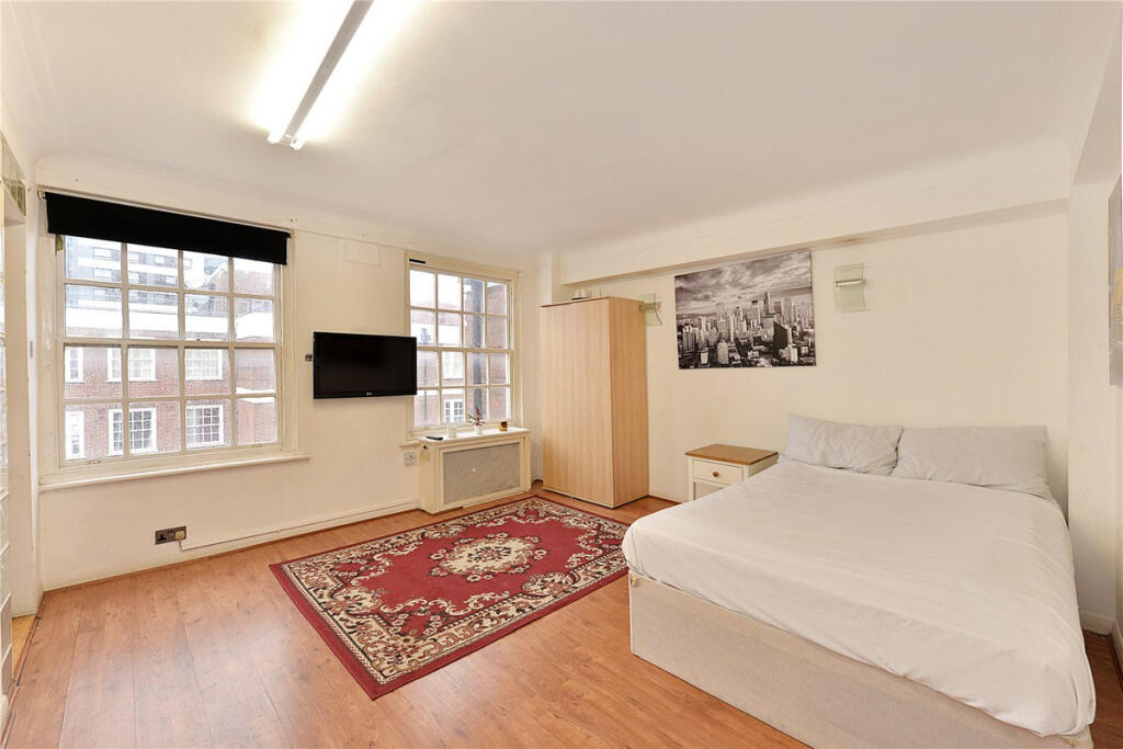 Studio flat on Park West Place, London, W2 2, £275,000