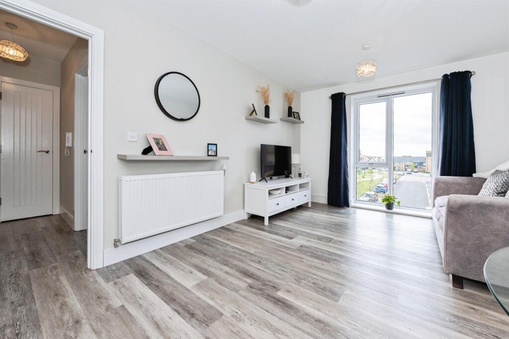 Apartment in Thurrock, Essex - View 5
