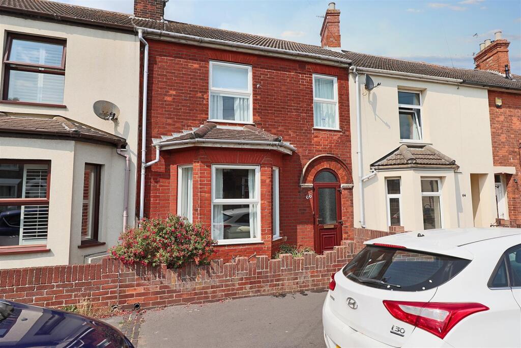 4-bed terraced on St. Margarets Road, Lowestoft, £180,000