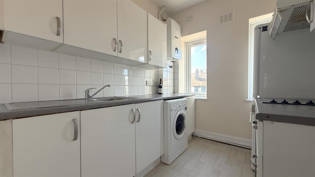 Apartment in Southall - View 4