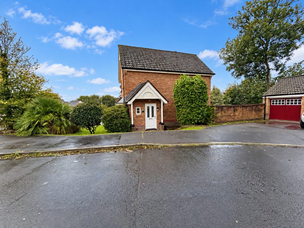 3-bed semi-detached on Ton View, Kenfig Hill, Bridgend, CF33 6EX, £240,000
