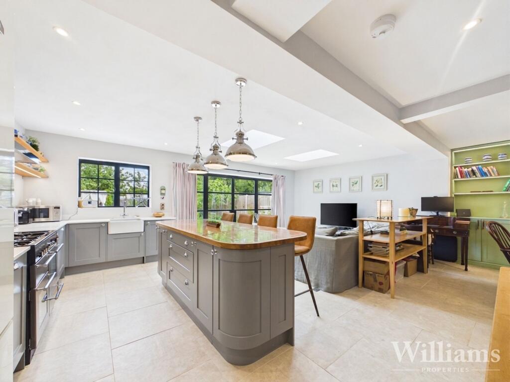 3-bed semi-detached on Queens Road, Thame, OX9, £700,000