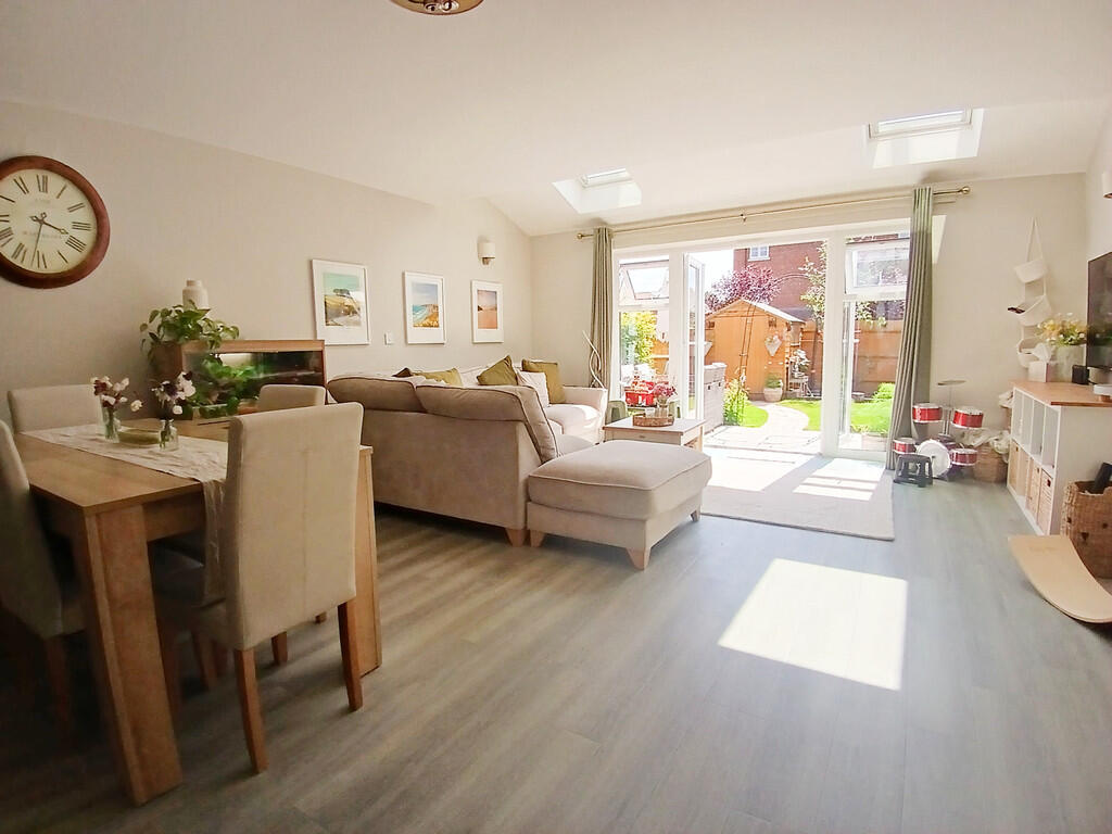 Longhurst Drive, Billingshurst photo 4