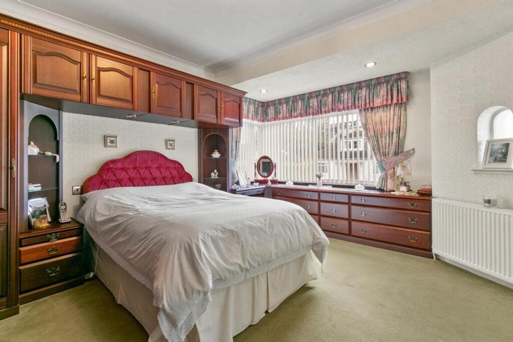 Gilmourton Crescent, Newton Mearns, G77 photo 4