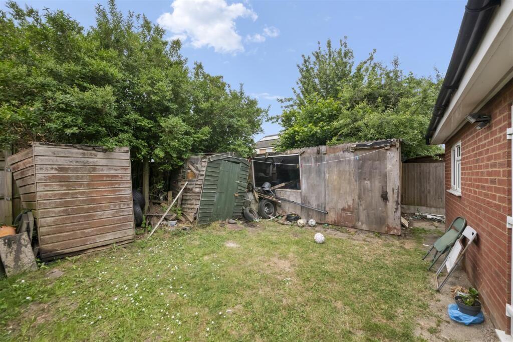 Halsend, Hayes, Middlesex, UB3 photo 2