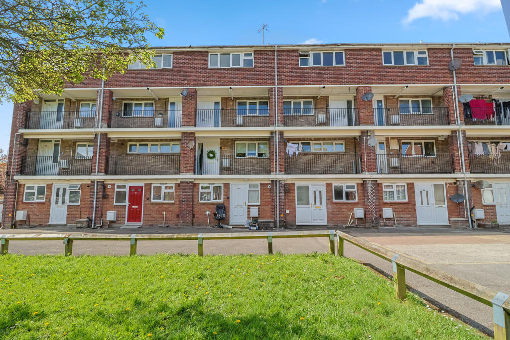 Main image of property: 71 Wellington Flats, Salthouse Lane, Yeovil, BA20 1TY