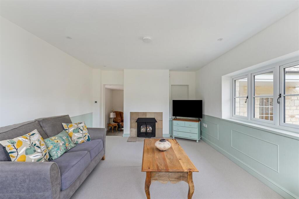 House in Gloucester - View 4