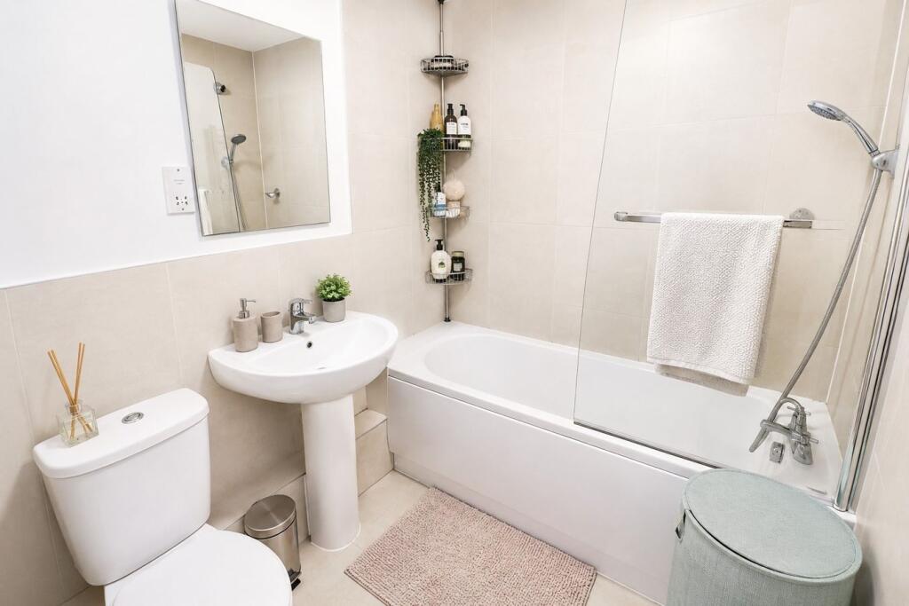 Apartment in London, Collier's Wood - View 4
