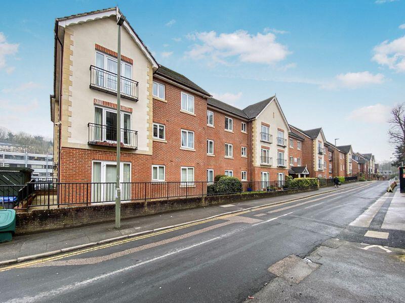 Pegasus Court, Caterham Valley photo 3