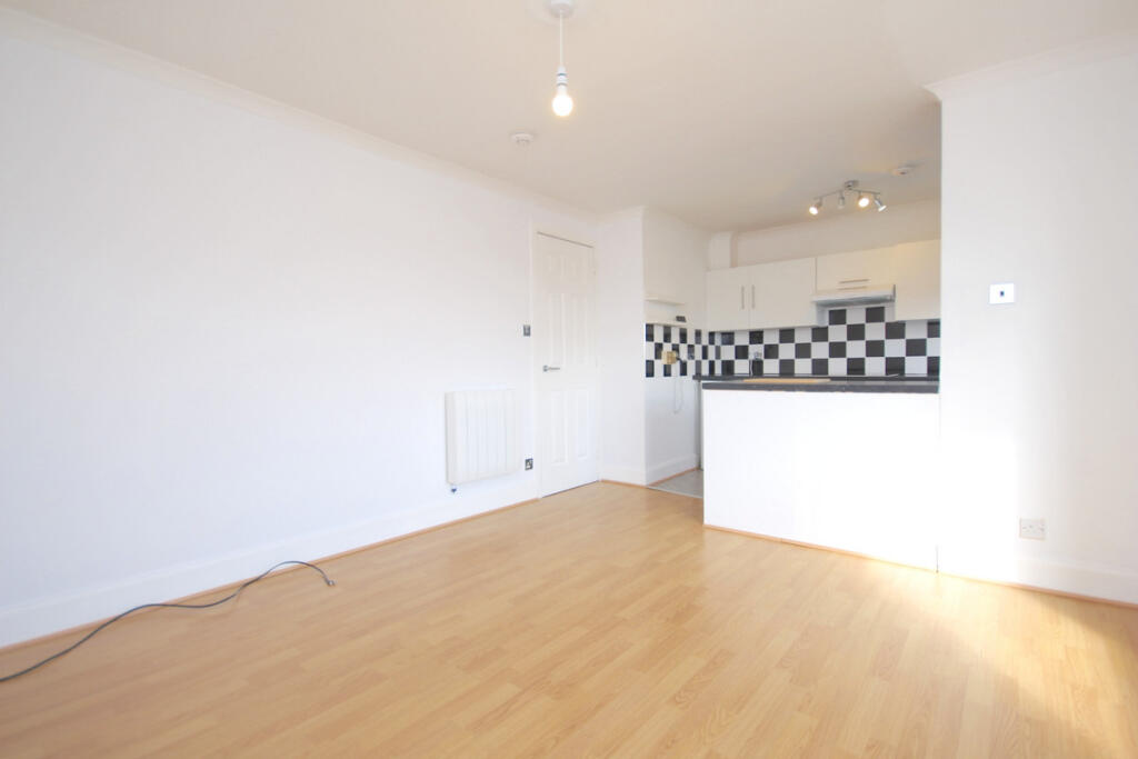 Springholm Drive, Airdrie, ML6 photo 3