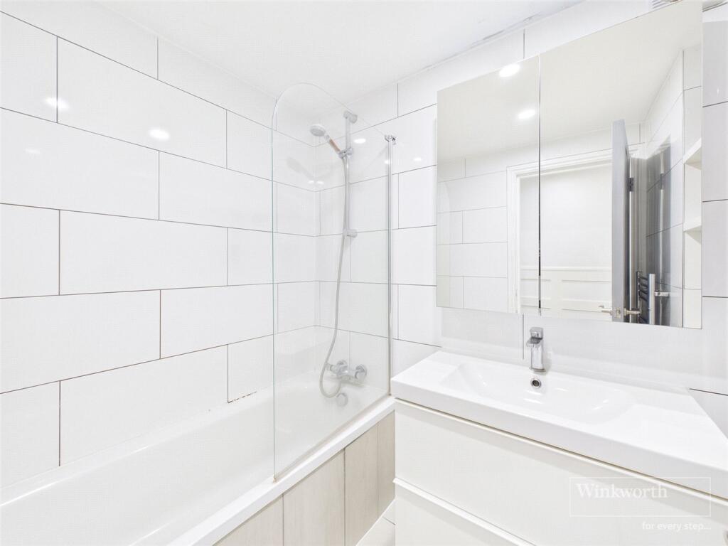 Apartment in London, Hendon - More