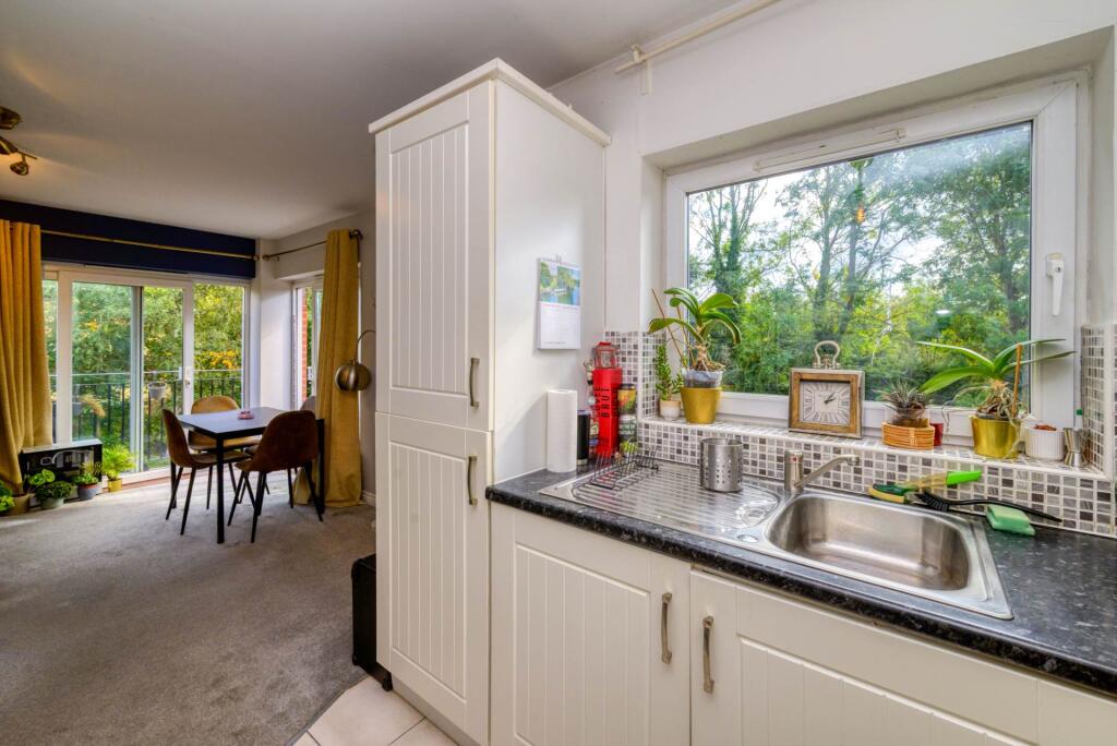 Apartment in Reading, Newtown - More