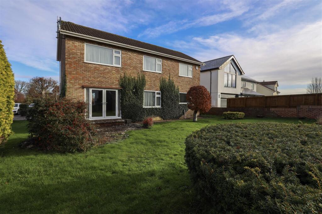 Main image of property: 17 Darren Close, Cowbridge, Vale of Glamorgan, CF71 7DE