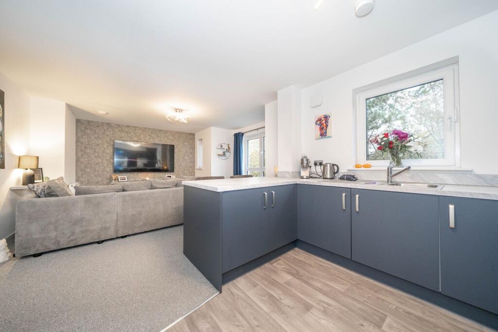 Kaims Crescent, Kirkton, Livingston, EH54 7FX photo 3