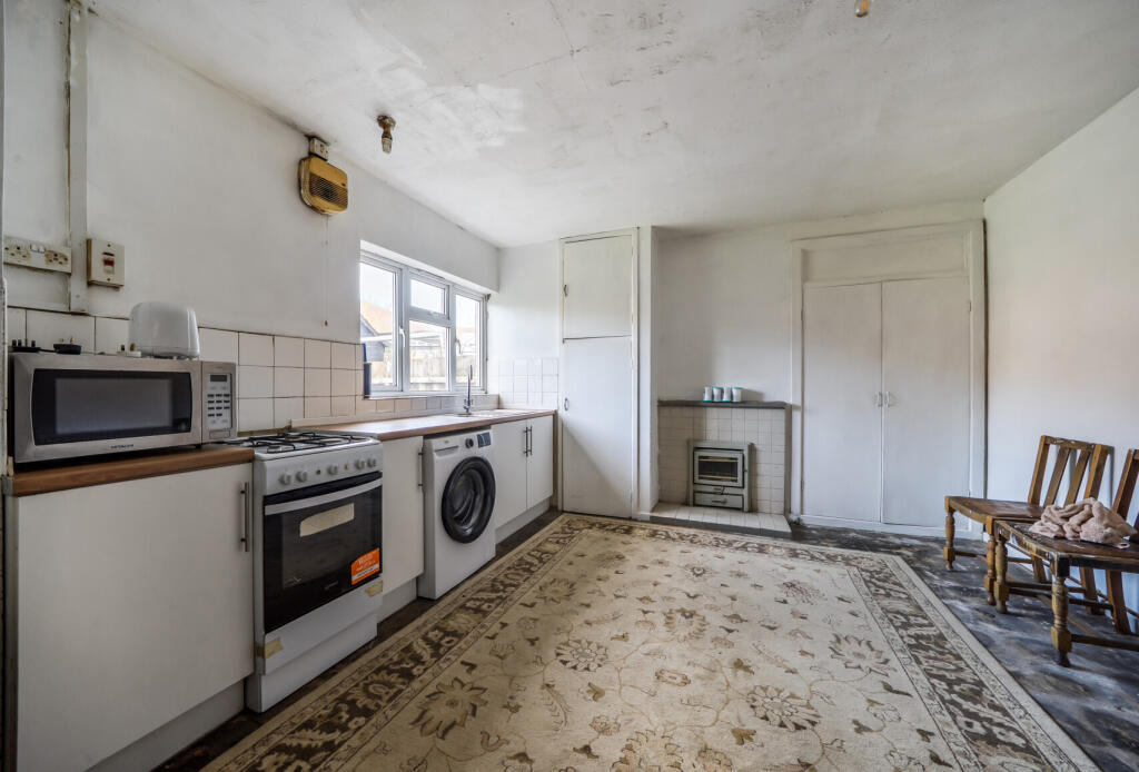 Avon Road, Cheltenham, Gloucestershire, GL52 photo 2