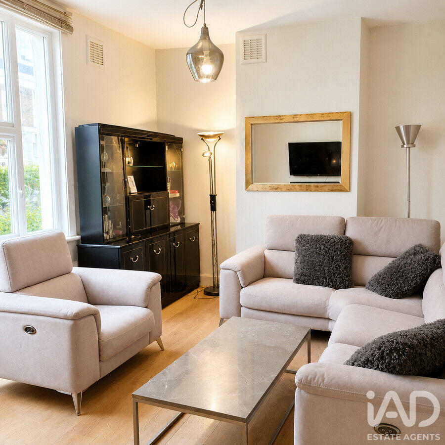 House in London - View 2