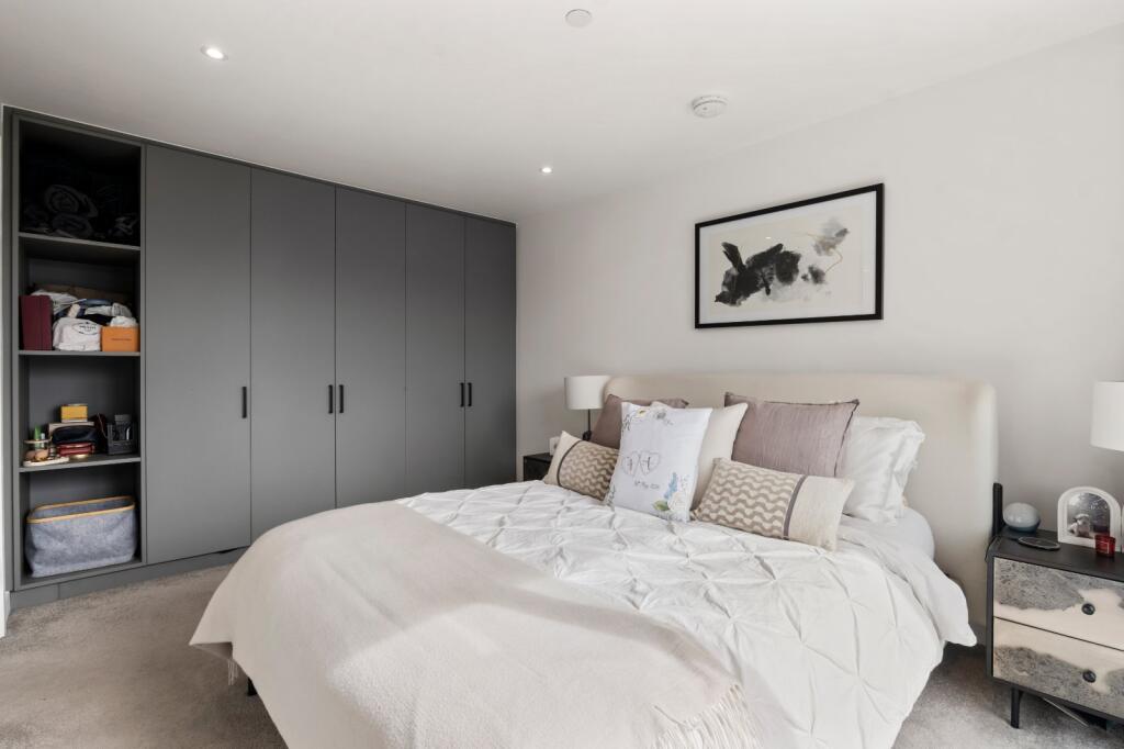 Apartment in London - View 5