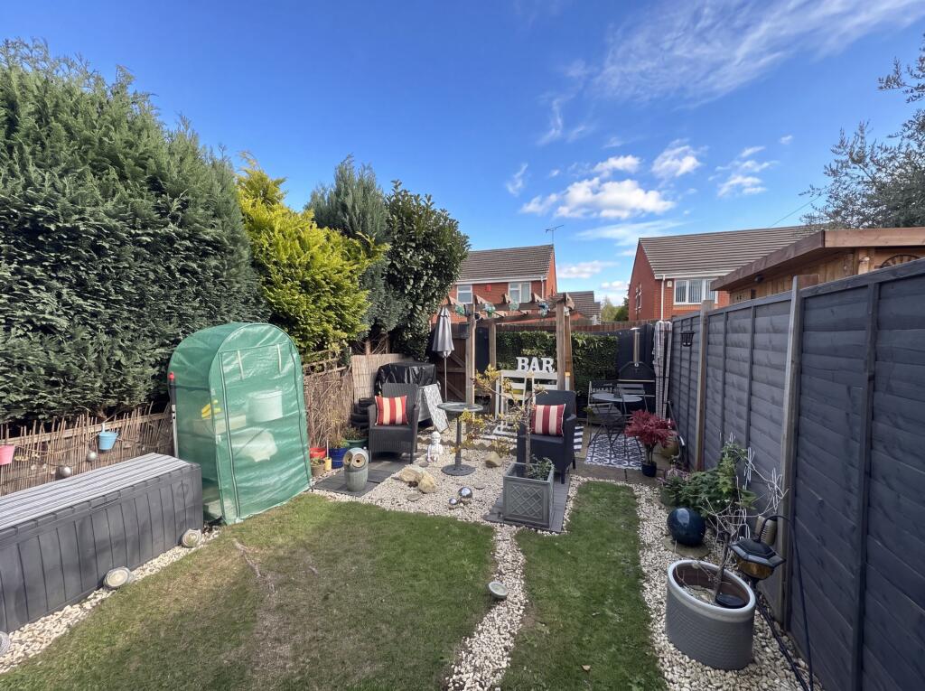 House in Nuneaton and Bedworth, Warwickshire - View 4