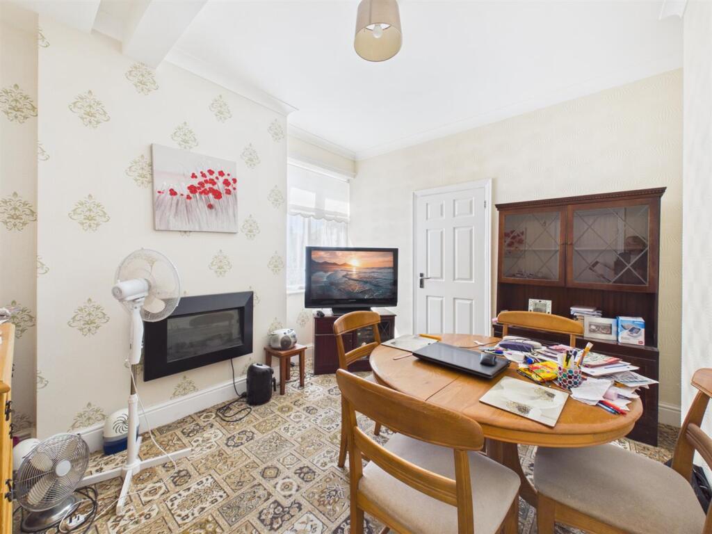 Fifth Avenue, Bridlington photo 3