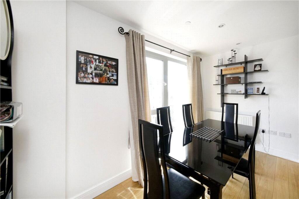 Apartment in London - View 5