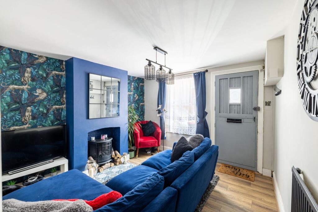 House in Crawley, Southgate - View 4