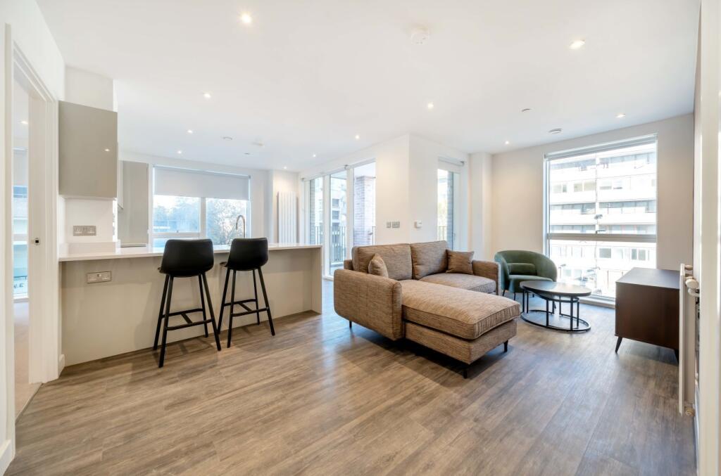 Main image of property: 64 Thurlow Street, London, SE17