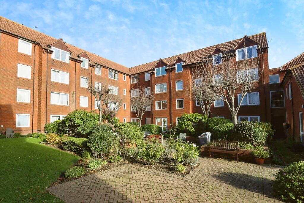 1-bed house on Stoke Road, Gosport, £88,000