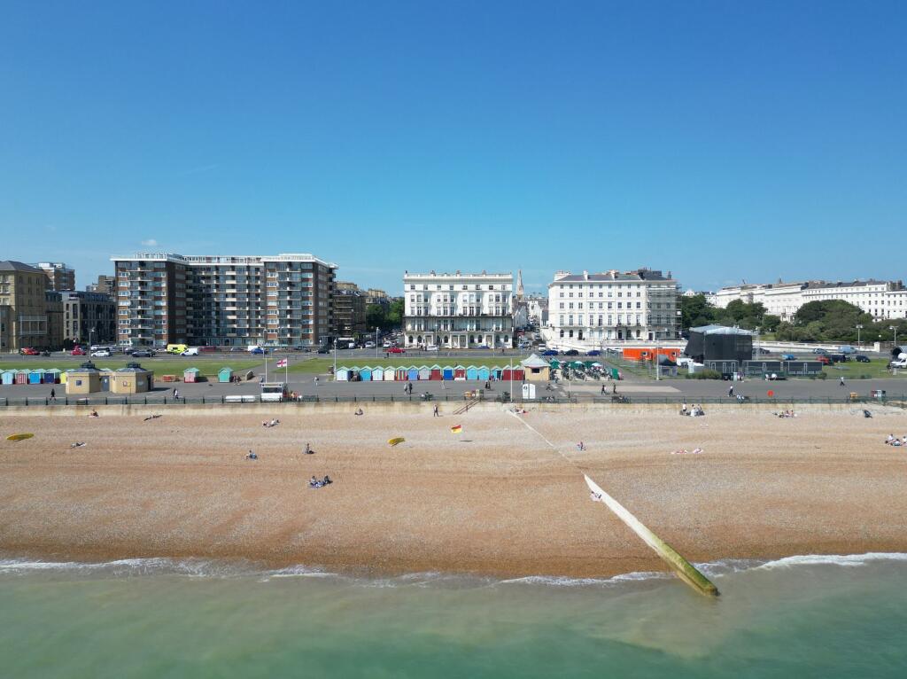 Apartment in Hove, Brighton and Hove - View 4