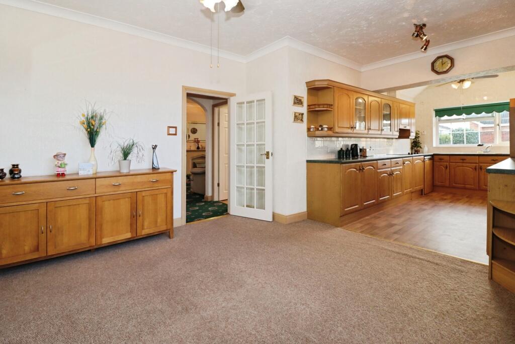 Badminton Road, Downend, Bristol, Gloucestershire, BS16 photo 4
