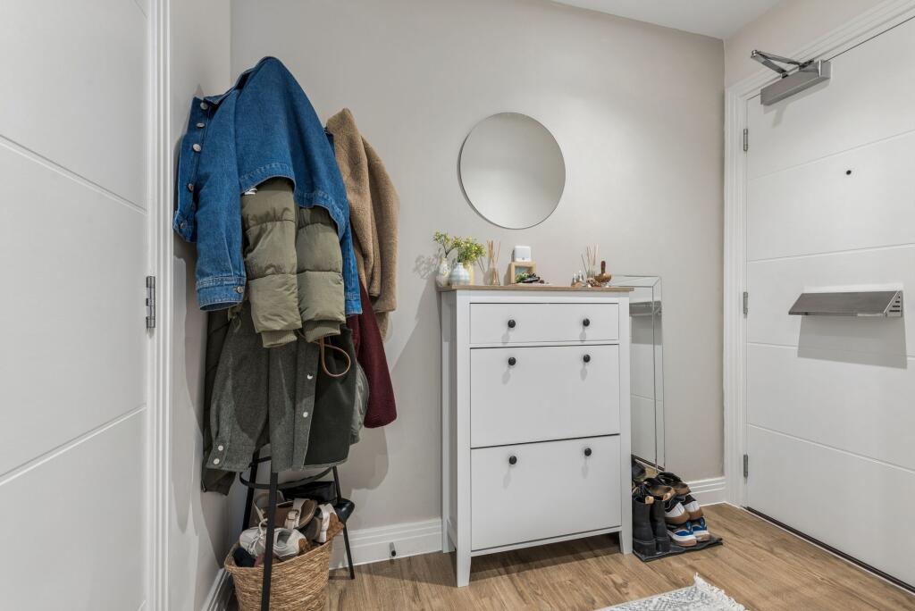 Apartment in Stevenage, Hertfordshire - View 5