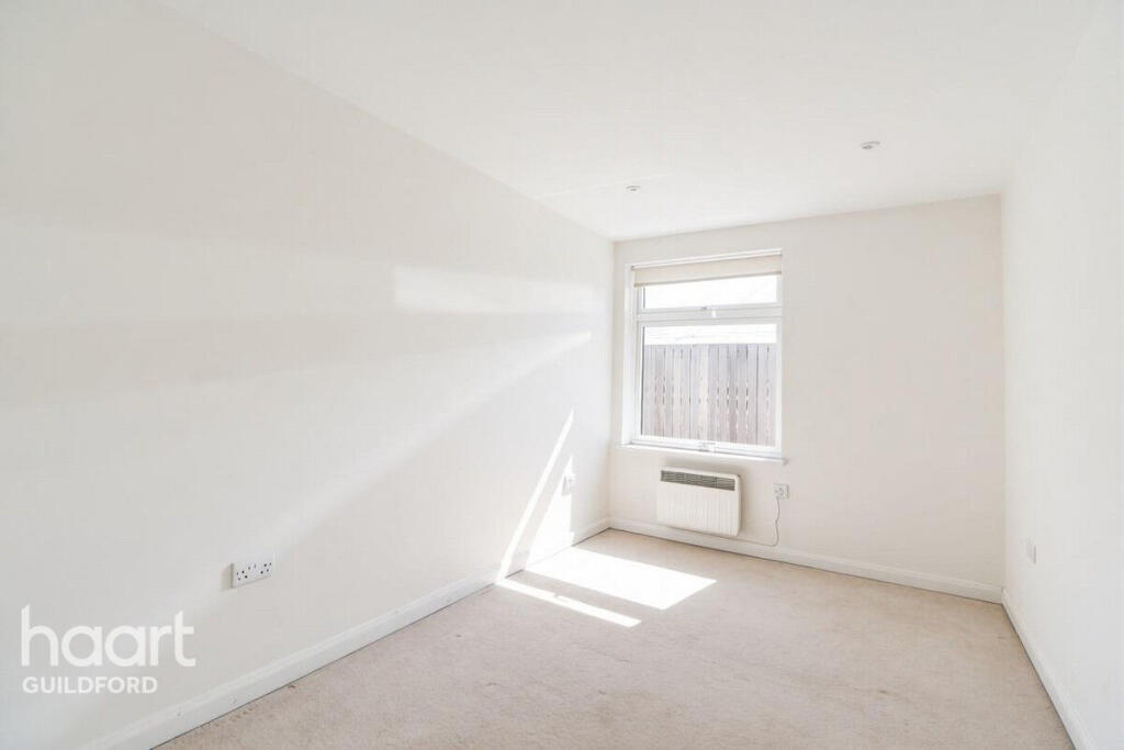 Apartment in Guildford, Surrey - More