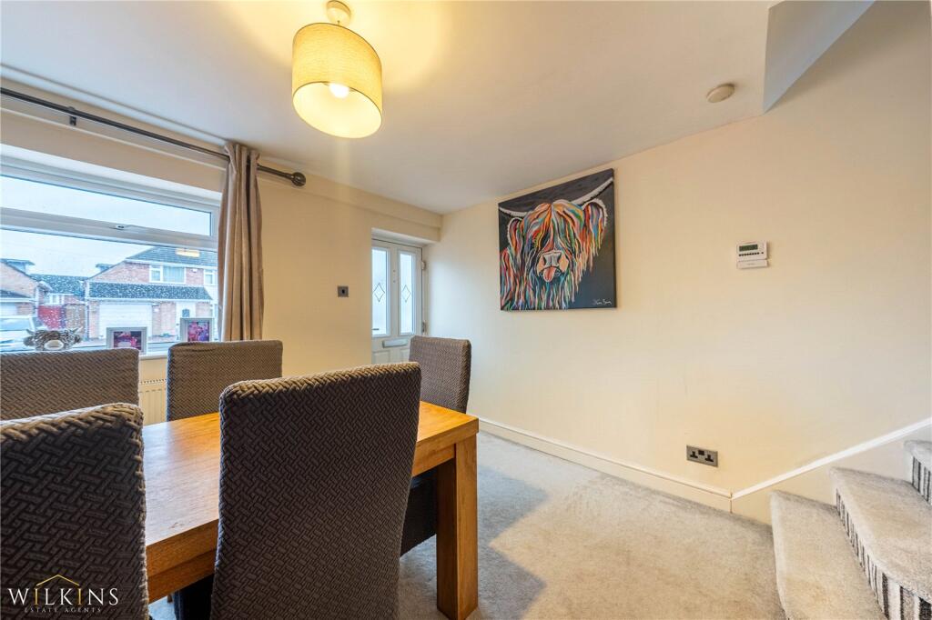 Waltham Crescent, Nuneaton, Warwickshire, CV10 photo 3