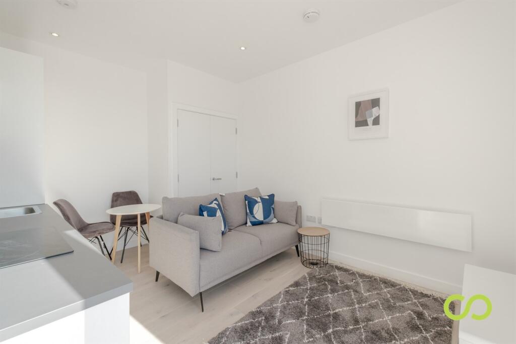 Main image of property: Apt Parkview, Great West Road, Brentford, TW8