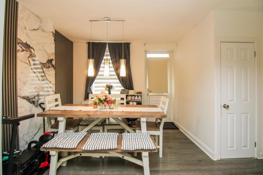 House in Leeds, Middleton - View 4