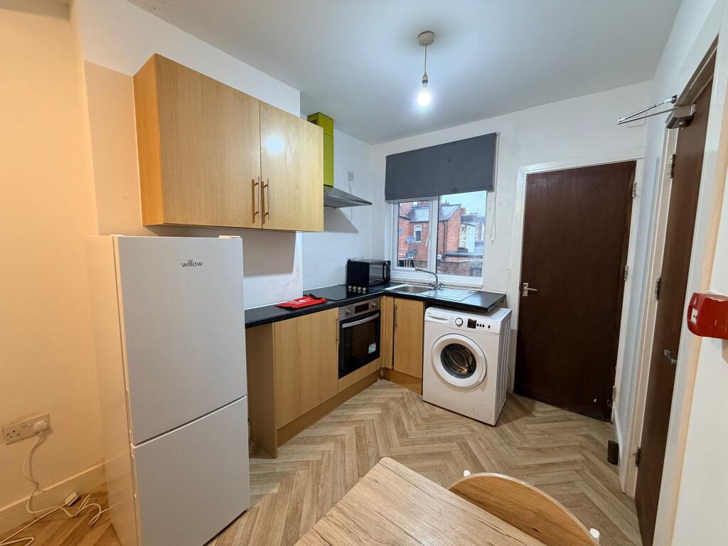 Main image of property: 32A Evington Road, Leicester, LE2 1HG