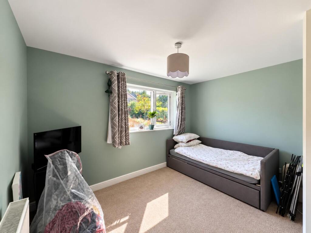 House in Gloucester - View 5