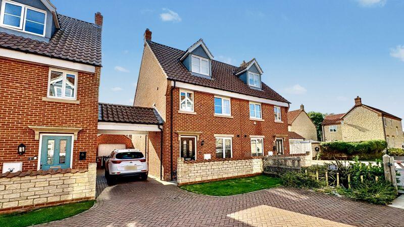 3-bed semi-detached on Easom Way, Branston, Lincoln, £250,000
