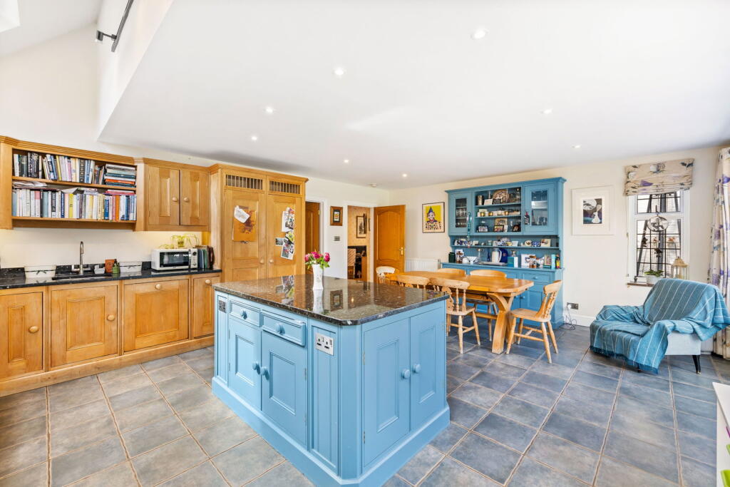 House in Kingston upon Thames - View 4