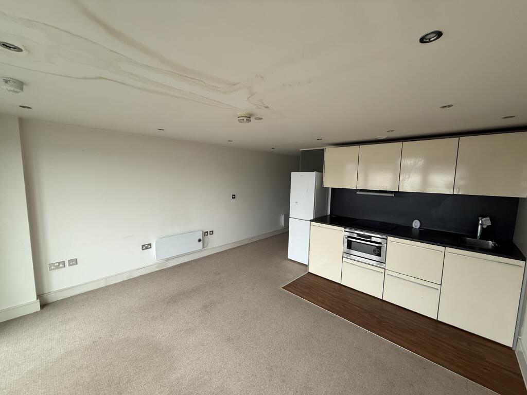 Apartment in Nottingham - View 3
