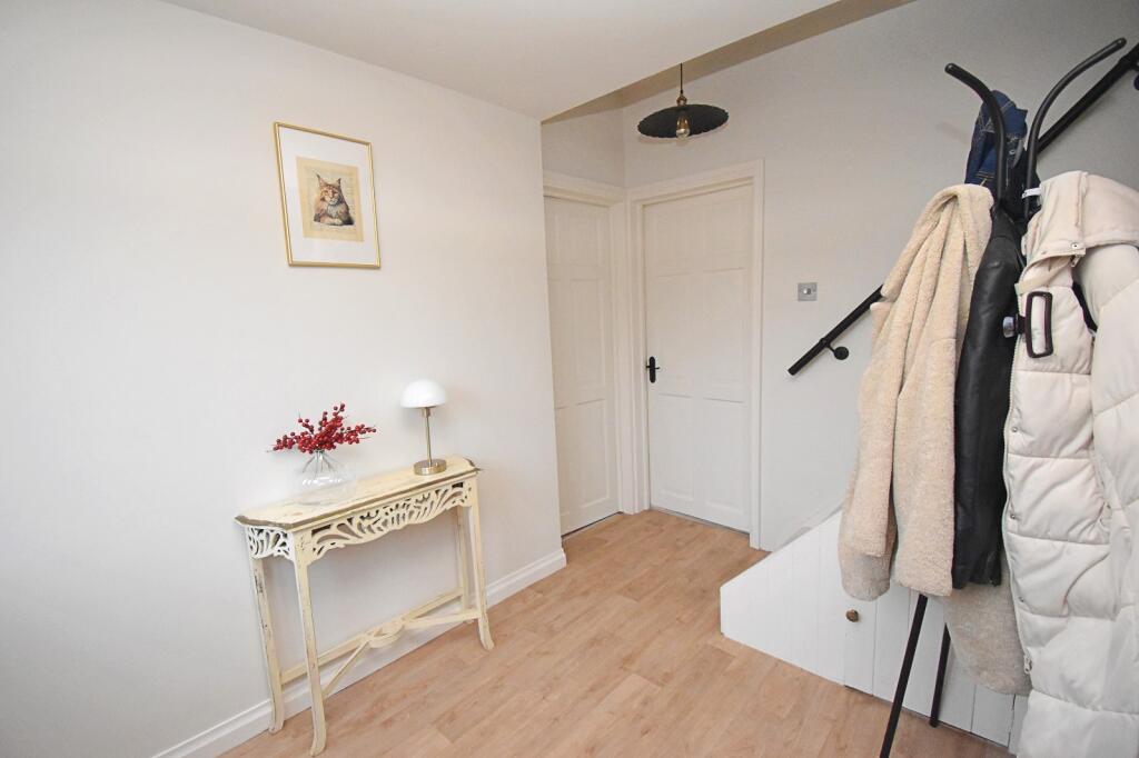 House in Woodford Green, Hale End - View 5