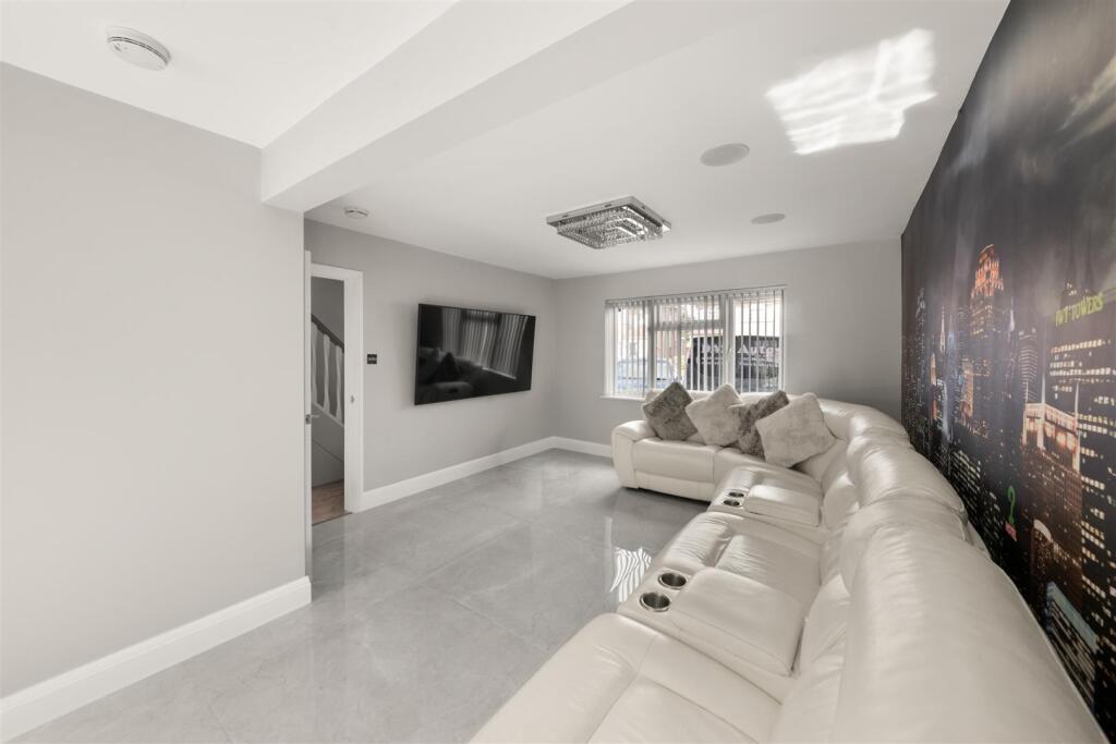 House in London, Hayes - View 5