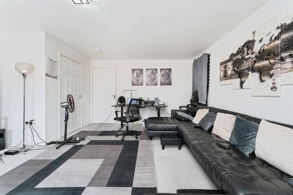 House in West Suffolk, Lakenheath - More